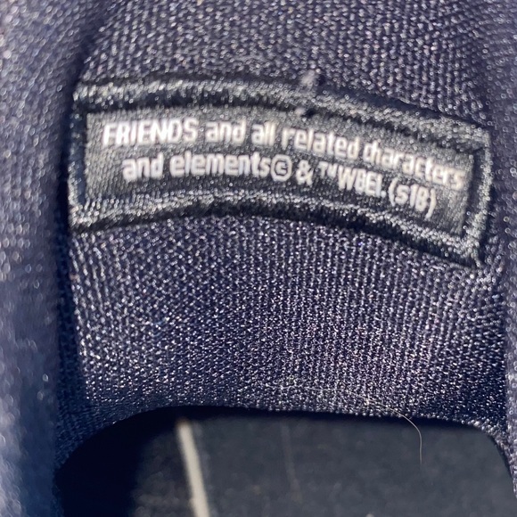 Nike Kyrie 5 Friends Special Edition GS 5Y - Picture 11 of 14